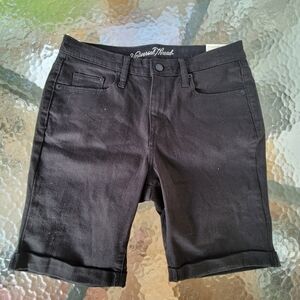 NWT Universal Thread size 10 bermudas